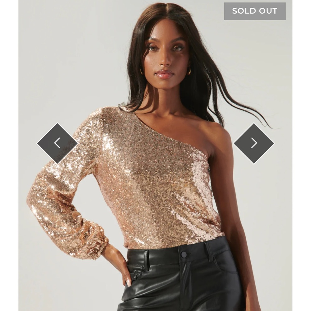 Sugar lips from vici one sleeve sequin top